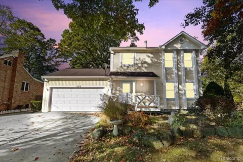 293 Clairemont Dr, Orion, MI 48362