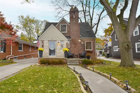 800 Maplegrove Ave, Royal Oak, MI 48067