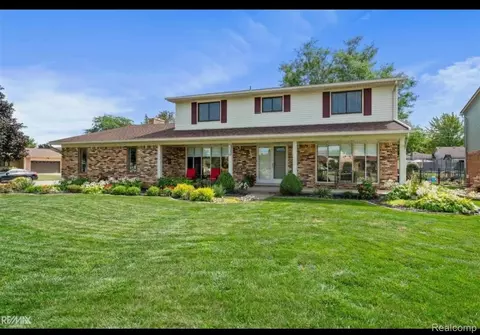 16136 Amore St, Clinton Township, MI 48038