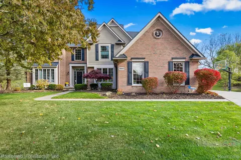50045 Heron Ct, Canton, MI 48187