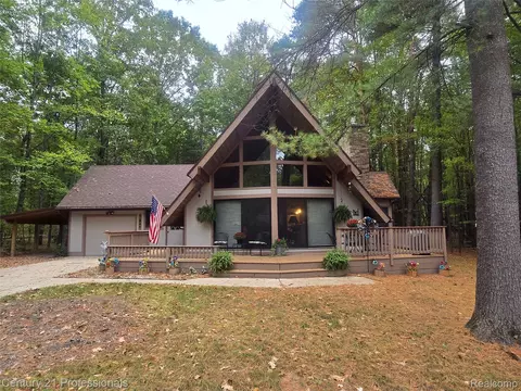 10644 Thornapple Dr, Stanwood, MI 49346