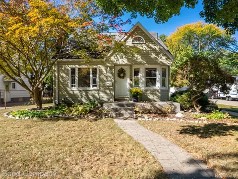 302 S Vermont Ave, Royal Oak, MI 48067