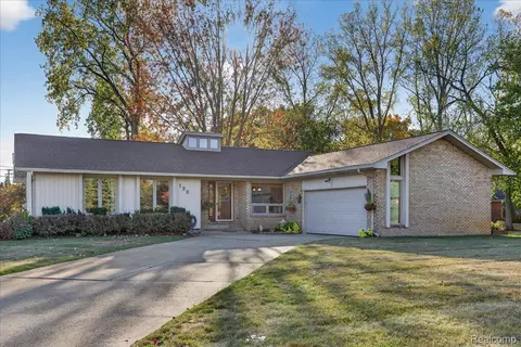 198 Morgan Hill Dr, Orion, MI 48360