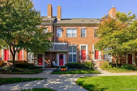1455 Chesapeake Dr, Royal Oak, MI 48067