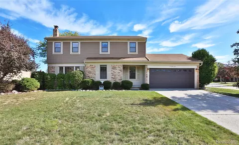 15916 Swathmore Ln, Livonia, MI 48154