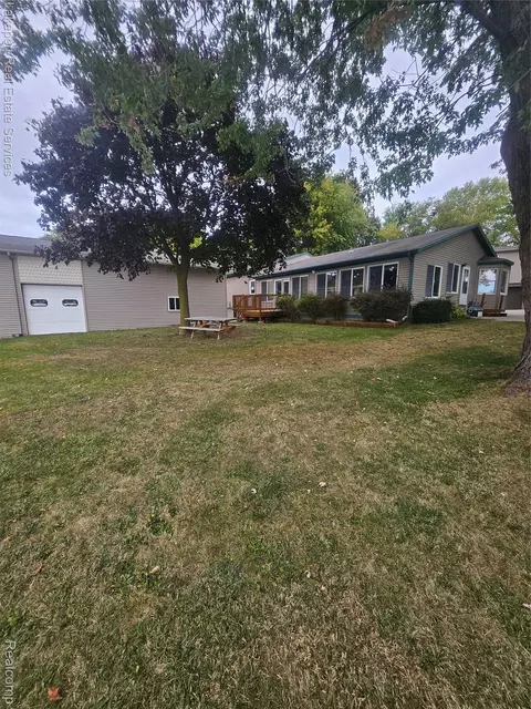 1819 Riverside Dr, Port Huron, MI 48060