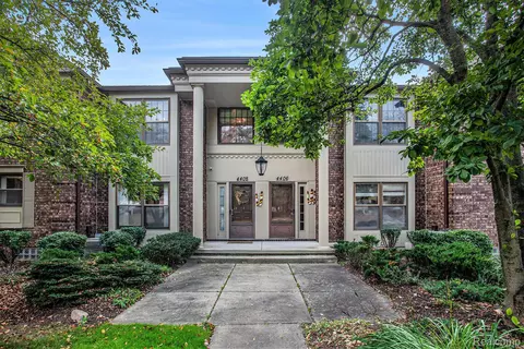 4408 Knightsbridge Ln, West Bloomfield, MI 48323