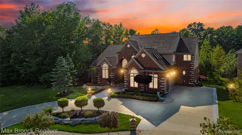 5679 Branford Dr, West Bloomfield, MI 48322