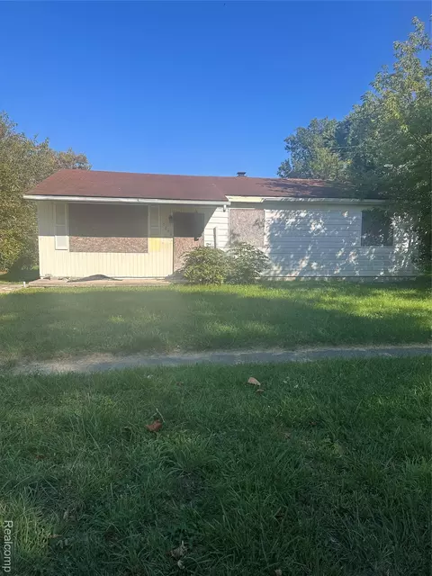 6242 Palmetto Dr, Mount Morris, MI 48458
