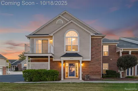 51616 Hale Ln #204, New Baltimore, MI 48051