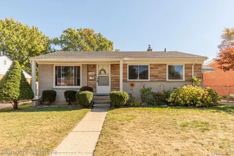 1226 Shenandoah Dr, Clawson, MI 48017
