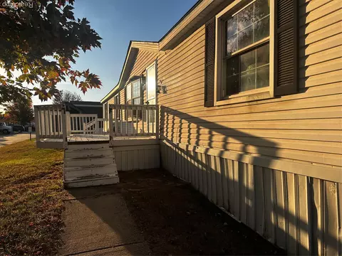 7084 Ranger Dr, Romulus, MI 48174
