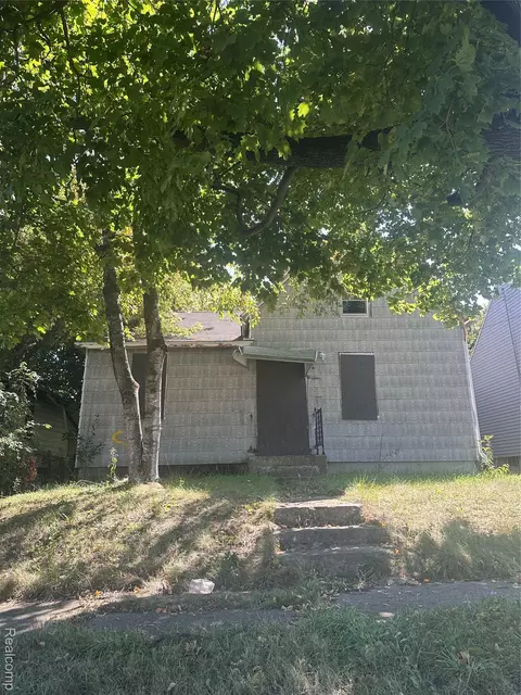 2433 Brown St, Flint, MI 48503