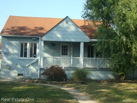 8405 Jackson Ave, Warren, MI 48089