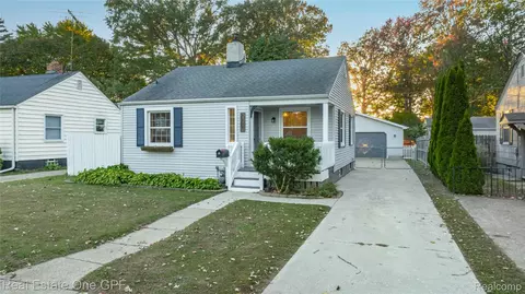 2927 Cooper Ave, Port Huron, MI 48060