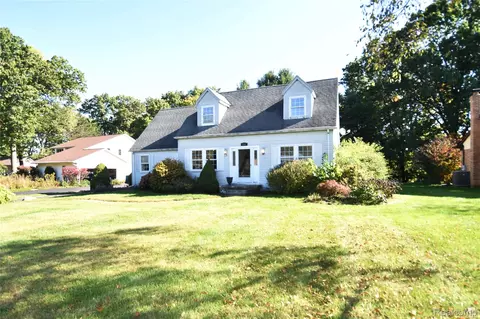 1337 Osborn Lake Dr, Brighton, MI 48114
