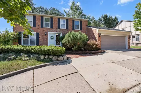 25583 Bridlepath Ln, Farmington Hills, MI 48335