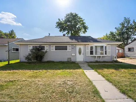 15238 Troy St, Roseville, MI 48066