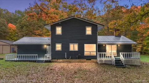 4121 Country Rd, Otter Lake, MI 48464