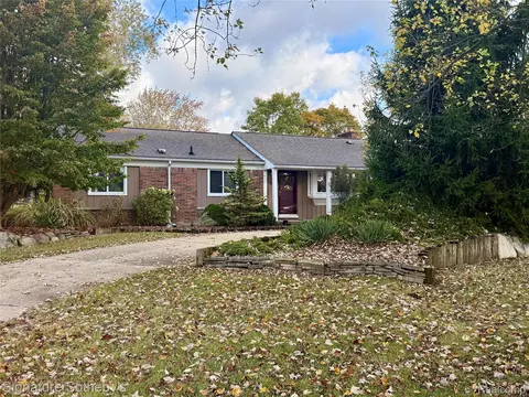 2976 Summervale Ln, Bloomfield Hills, MI 48301
