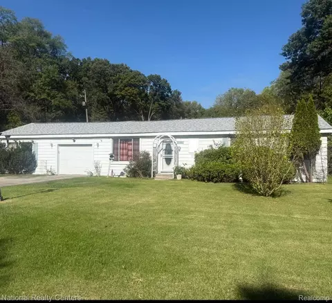 21106 Spears Rd, Pinckney, MI 48169