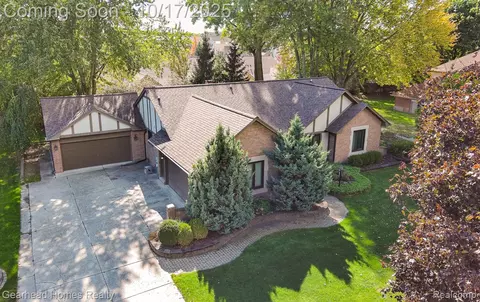 12212 Watkins Dr, Shelby Township, MI 48315