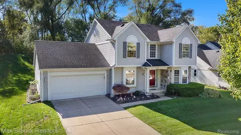 1254 Glenwood Ct, Walled Lake, MI 48390