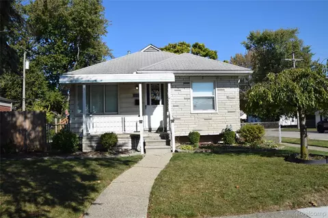 1706 Richmond Ave, Lincoln Park, MI 48146