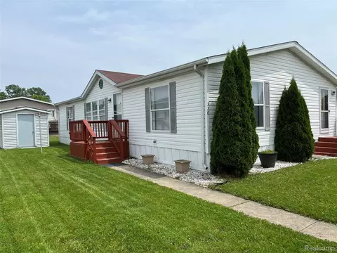 320 Rudbeckia Ct, Erie, MI 48133