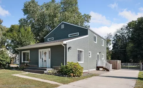 21526 Oxford Ave, Farmington, MI 48336