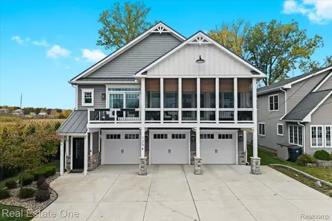 1254 Sunrise Park St, Genoa, MI 48843