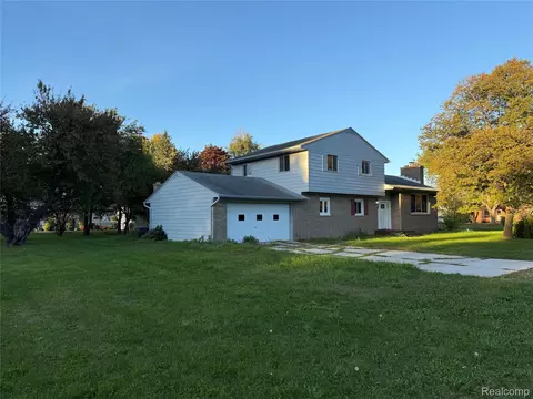 3306 Burlington Dr, Buena Vista, MI 48601