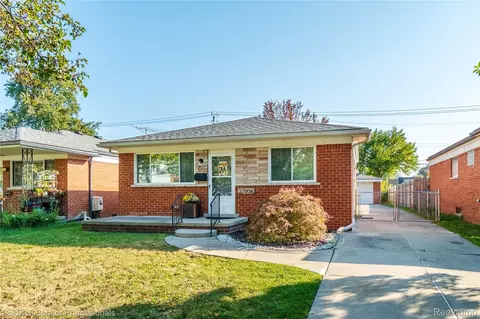 27908 Glenwood St, Saint Clair Shores, MI 48081