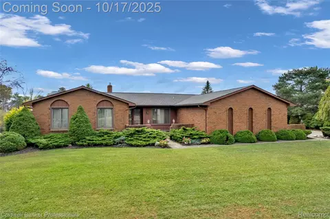 1531 Seymour Lake Rd, Oxford, MI 48371
