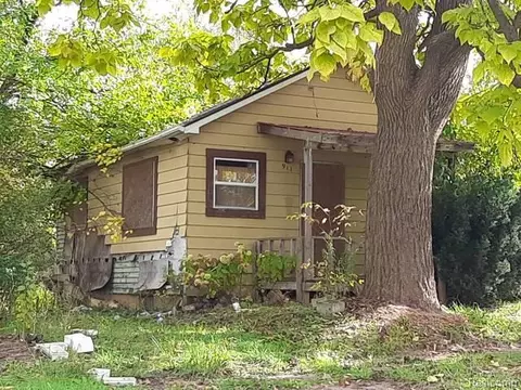 911 Hughes Ave, Flint, MI 48503