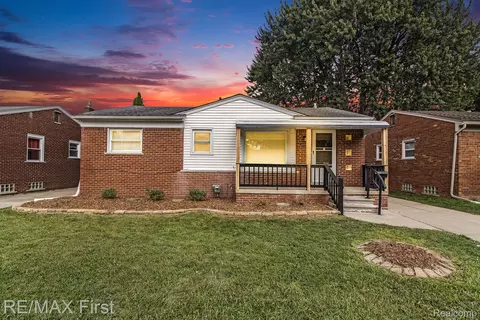 28906 Hughes St, Saint Clair Shores, MI 48081