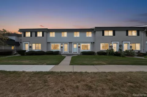 28160 Universal Dr, Warren, MI 48092