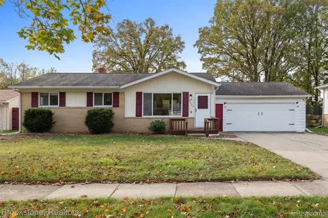 5503 Westchester Dr, Flint, MI 48532