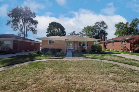 15659 Addison St, Southfield, MI 48075