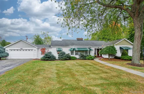 130 N Maple St, Fowlerville, MI 48836