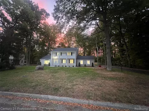 9421 Mapletree Dr, Plymouth, MI 48170