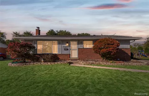 35588 Dover St, Livonia, MI 48150