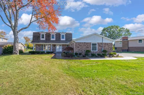 3996 Araby Ct, Highland, MI 48356