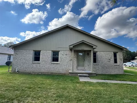 41912 King Edward Ct, Clinton Township, MI 48038
