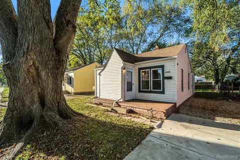 11299 Chalmers Ave, Warren, MI 48089