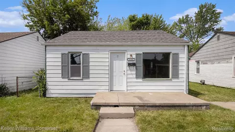 11211 Chalmers Ave, Warren, MI 48089