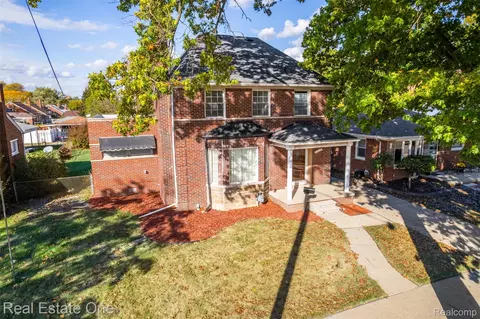1618 Davis St, Wyandotte, MI 48192