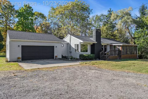 7481 Frances Rd, Flushing, MI 48433