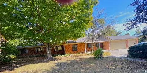 2871 Harvey St, Rochester Hills, MI 48309