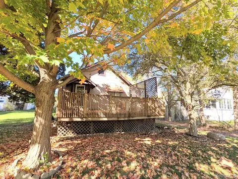 1574 Houran St, Flint, MI 48532